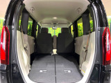 普段のお買い物や通勤、送迎等に十分な荷室スペースを確保しております。セカンドシートを倒すと、大きな荷物の積載も可能です♪
