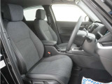 運転席のスペースはゆったりしていて、視界も広く確保されているので普段の運転からロングドライブまで快適です。