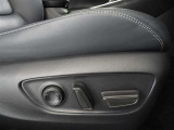 パワーシート搭載。微妙な調整が手軽にでき、ピッタリのポジションで運転することが可能です。