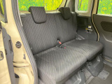 後部座席も気になるようなキズ・汚れやへたり等、大きなダメージはなく、良好な状態です。