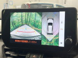 【パノラミックビューモニター】専用のカメラにより、上から見下ろしたような視点で360度クルマの周囲を確認することができます☆死角部分も確認しやすく、狭い場所での切り返しや駐車もスムーズに行えます。