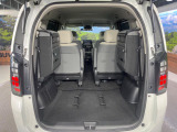 普段のお買い物や通勤、送迎等に十分な荷室スペースを確保しております。セカンドシートを倒すと、大きな荷物の積載も可能です♪
