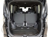 7人乗車時でも十分なスペースのトランクルームです。