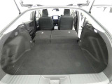 【リヤシート】リヤシートを倒したお写真です。多少段差はつきますが大きなお荷物もしっかり積み込めます。