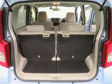 後席シートを倒すことで、より広くラゲッジスペースをお使いいただけます♪