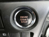 【プッシュスタート】スマートキーを携帯して、ブレーキを踏みながらスタートスイッチを押すだけでエンジンがかけられます。
