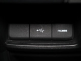 HDMI出力に対応しています!映像出力対応の機器を接続することで、ナビ画面に機器の映像を映し出すことができます!USBオーディオ用ソケットも装備されております!