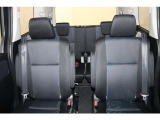 後部座席もゆったりと座れるスペースが確保できます☆足元も広々☆大人数でのお出かけも会話が弾みます!!