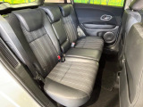 後部座席も気になるようなキズ・汚れやへたり等、大きなダメージはなく、良好な状態です。