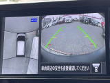 車を真上から見ているように、周囲の状況を把握しながら安心して駐車が行えるアラウンドビューモニター!