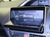 CD・DVDが再生ができます。SDカードスロットも装備しています。