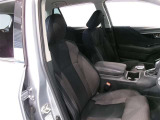 サイドからしっかりとホールドしてくれる運転席・助手席シートは、長時間の運転でも体のブレを軽減し疲れにくいシートです◎
