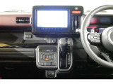 操作しやすいナビスイッチ&エアコンパネル&シフトレバー♪
