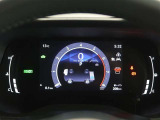 とっても見やすいメーターです。夜間時はラグジュアリーな気分にさせてくれる照明が魅力ですので、夜のドライブも楽しみになりますよ♪