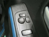 電動格納ミラー! スイッチひとつでミラーを畳めます。