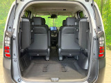 後席を格納すると、これだけの広さが!シーンに合わせたシートアレンジで、大きな荷物も積むことが出来ます♪