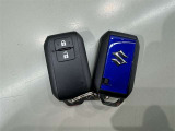 鍵がポケットの中でもドア開閉・エンジンスタートが可能な便利なスマートキーです!