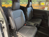 後部座席も気になるようなキズ・汚れやへたり等、大きなダメージはなく、良好な状態です。