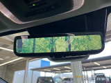 【デジタルインナーミラー】後席の大きな荷物や同乗者で後方が確認しづらい時でも安心!カメラが撮影した車両後方の映像をルームミラー内に表示。クリアな視界で状況の確認が可能です!