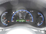 とっても見やすいメーターです。夜間時はラグジュアリーな気分にさせてくれる照明が魅力ですので、夜のドライブも楽しみになりますよ♪