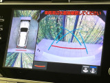 【パノラミックビューモニター】専用のカメラにより、上から見下ろしたような視点で360度クルマの周囲を確認することができます☆縦列駐車や幅寄せ時に活躍してくれます♪