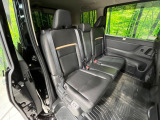 後部座席も気になるようなキズ・汚れやへたり等、大きなダメージはなく、良好な状態です。