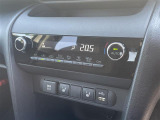 【オートエアコン】車内温度を感知して自動で温度調整をしてくれるのでいつでも快適な車内空間を創り上げます。
