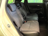 後部座席も気になるようなキズ・汚れやへたり等、大きなダメージはなく、良好な状態です。