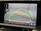 バックでの車庫入れはハンドルと連動したガイドラインが出る「バックガイドモニター」がサポートいたします。