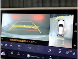 パノラミックビューモニター。車両を上から見たような映像を表示。運転席から目視しにくい車両周囲の状況をリアルタイムで確認できます。