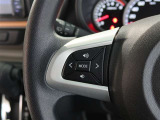 ステアリングスイッチ付き。前方から目を離すことなく操作することが可能です。