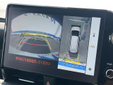 【パノラミックビューモニター】専用のカメラにより、上から見下ろしたような視点で360度クルマの周囲を確認することができます☆死角部分も確認しやすく、狭い場所での切り返しや駐車もスムーズに行えます。