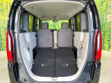 後席を格納すると、これだけの広さが!シーンに合わせたシートアレンジで、大きな荷物も積むことが出来ます♪
