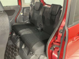 広々とした後部座席です♪気になるキズや汚れなどなく良好な状態です。