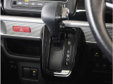 【シフトレバー】シフトもとても操作しやすいデザインになっております。運転する人の事を第一に考えた操作性の高い仕様です。