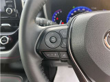 ステアリングスイッチ付き。前方から目を離すことなく操作することが可能です。