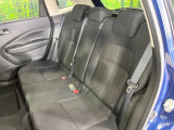 後部座席も気になるようなキズ・汚れやへたり等、大きなダメージはなく、良好な状態です。