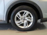純正のアルミホイール装着車です。タイヤサイズは195/65R16です。