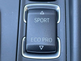 ●BMWモードセレクト:スポーツモードではダイナミックな走りを。ECO PROモードでは、エンジンレスポンスやシフトタイミングの最適化に加え、エアコンの作動も効率的に制御し、燃料消費量を抑制します。