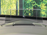 【ヘッドアップディスプレイ】現在の速度や走行情報をデジタル表示で運転席前方のガラスに投影!運転中、目線をずらさず必要な情報を確認できるのでとっても便利で安心!