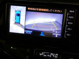 【バックカメラ】バックカメラ装着車です。バックする時に、後方の様子をナビ画面に表示します!慣れない駐車場での駐車や、せまい場所での車庫入れの時も、安全確認OK!思いがけずコツン!なんて事も防げますヨ