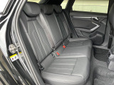 ●後部座席も気になるようなキズ・汚れやへたり等、大きなダメージはなく、良好な状態です。