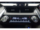★運転席と助手席でそれぞれお好みに合わせて温度設定が行えるフルオートエアコンです。外気温や室温、日射量を感知し、吹き出し温度、風量を緻密に制御します