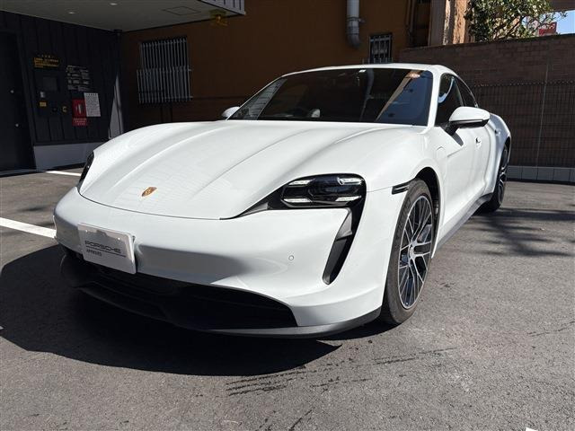 タイカン 4S パフォーマンスバッテリー プラス 4シート 4WD