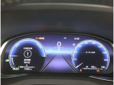 とっても見やすいメーターです。夜間時はラグジュアリーな気分にさせてくれる照明が魅力ですので、夜のドライブも楽しみになりますよ♪