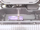 ルーフはコンパクトにたためてフロントフード内のユーティリティーボックスに収納できます。