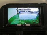 車両後方の映像を映すバックモニター。進路を確認しながら安全に車庫入れできます。