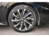 純正18インチアルミホイル/タイヤサイズは225/45r18です