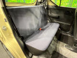 後部座席も気になるようなキズ・汚れやへたり等、大きなダメージはなく、良好な状態です。