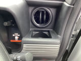運転席にドリンクホルダーがあるので飲み物の置き場に困ることは少なくなりますね!
